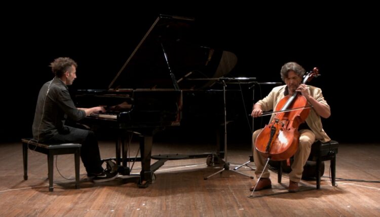 MUSICA EN PANTALLA-POGO