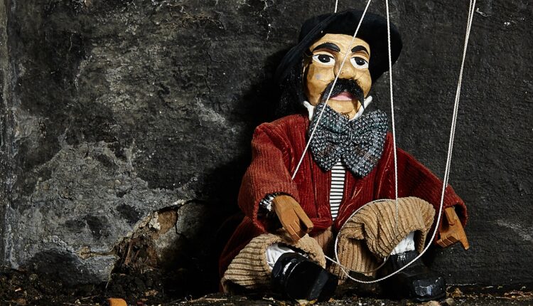 ALITAS Y MARIONETAS-POGO